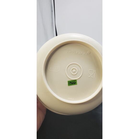 Vintage Tupperware 30th Anniversary Mixing Bowls Set of 2, 1.5L & 3L - Picture 4 of 5